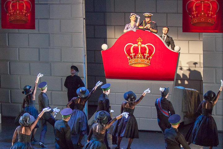 Matthew Bourne's Swan Lake @ Stadsschouwburg, picture 11, photographed by Koen Rondelez - FrontView Magazine