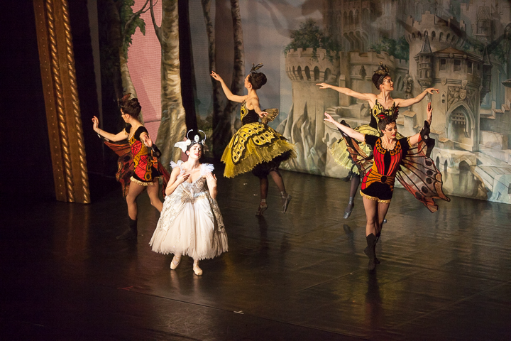 Matthew Bourne's Swan Lake @ Stadsschouwburg, picture 20, photographed by Koen Rondelez - FrontView Magazine