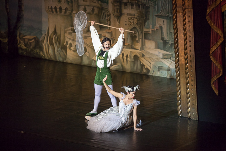 Matthew Bourne's Swan Lake @ Stadsschouwburg, picture 23, photographed by Koen Rondelez - FrontView Magazine