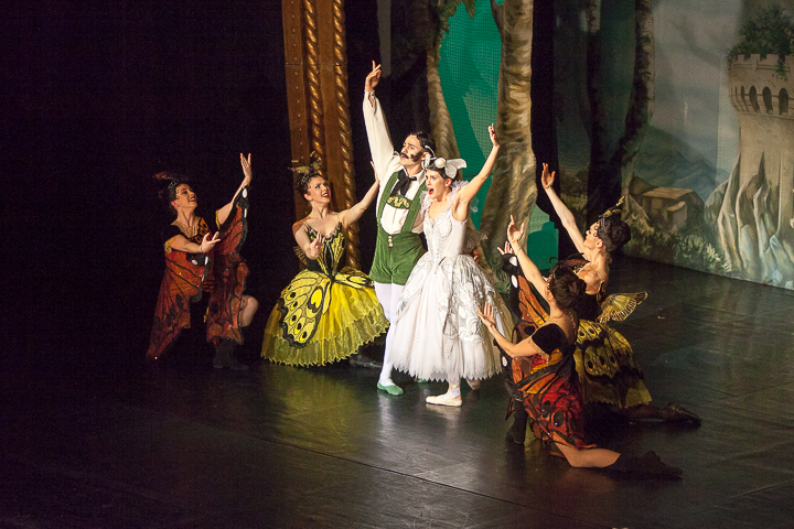 Matthew Bourne's Swan Lake @ Stadsschouwburg, picture 25, photographed by Koen Rondelez - FrontView Magazine