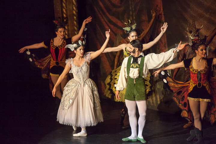 Matthew Bourne's Swan Lake @ Stadsschouwburg, picture 29, photographed by Koen Rondelez - FrontView Magazine