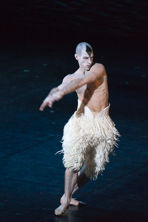 Matthew Bourne's Swan Lake @ Stadsschouwburg, picture 37, photographed by Koen Rondelez - FrontView Magazine