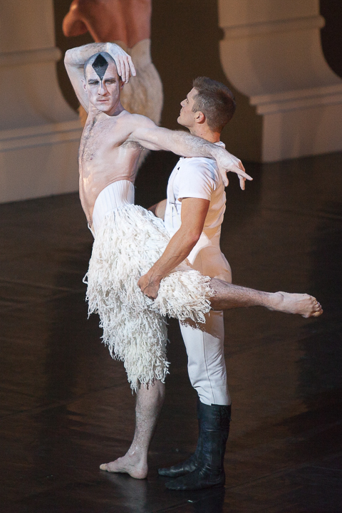 Matthew Bourne's Swan Lake @ Stadsschouwburg, picture 40, photographed by Koen Rondelez - FrontView Magazine