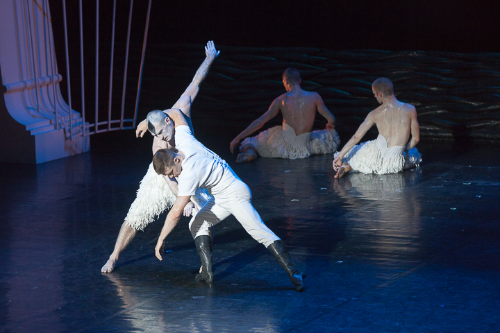 Matthew Bourne's Swan Lake @ Stadsschouwburg, picture 47, photographed by Koen Rondelez - FrontView Magazine