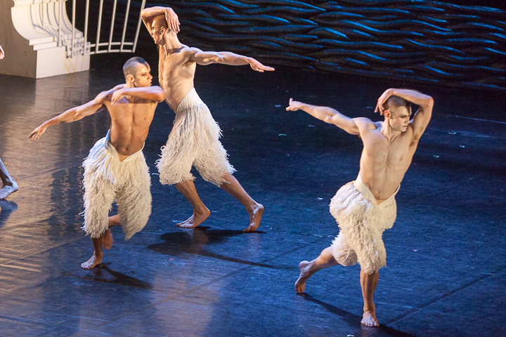 Matthew Bourne's Swan Lake @ Stadsschouwburg, picture 51, photographed by Koen Rondelez - FrontView Magazine