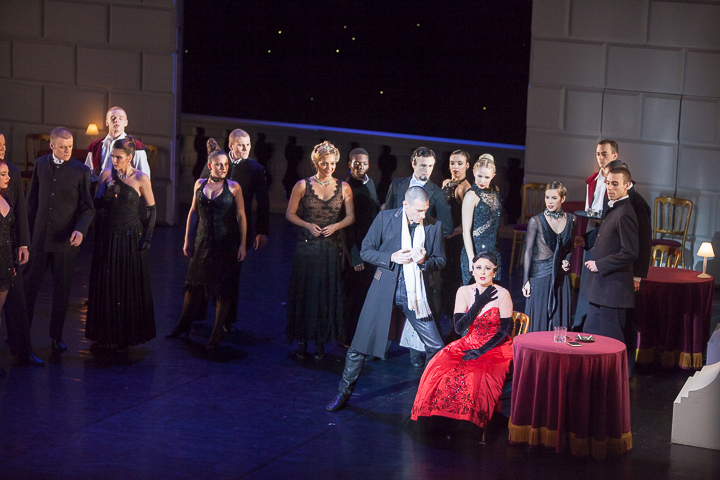 Matthew Bourne's Swan Lake @ Stadsschouwburg, picture 57, photographed by Koen Rondelez - FrontView Magazine