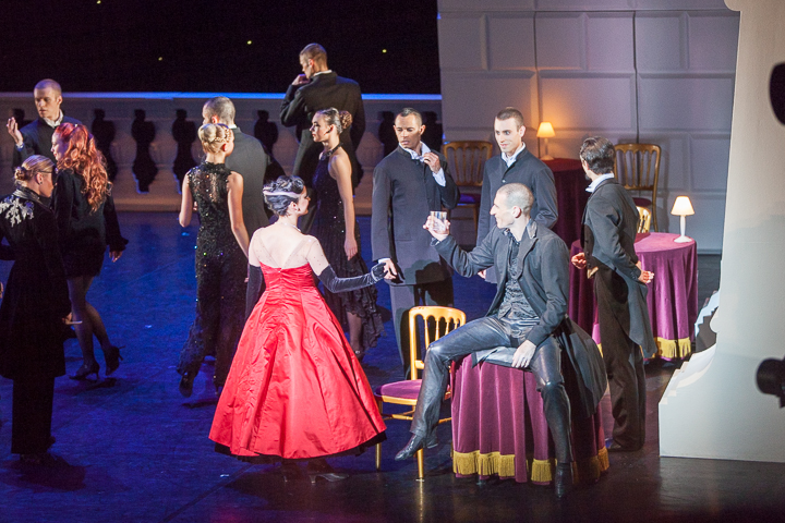 Matthew Bourne's Swan Lake @ Stadsschouwburg, picture 58, photographed by Koen Rondelez - FrontView Magazine