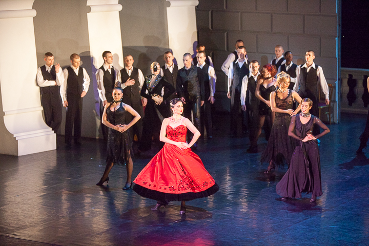 Matthew Bourne's Swan Lake @ Stadsschouwburg, picture 60, photographed by Koen Rondelez - FrontView Magazine