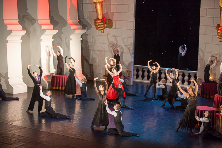 Matthew Bourne's Swan Lake @ Stadsschouwburg, picture 61, photographed by Koen Rondelez - FrontView Magazine