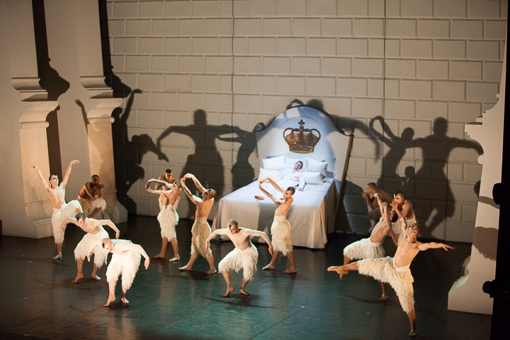 Matthew Bourne's Swan Lake @ Stadsschouwburg, picture 66, photographed by Koen Rondelez - FrontView Magazine