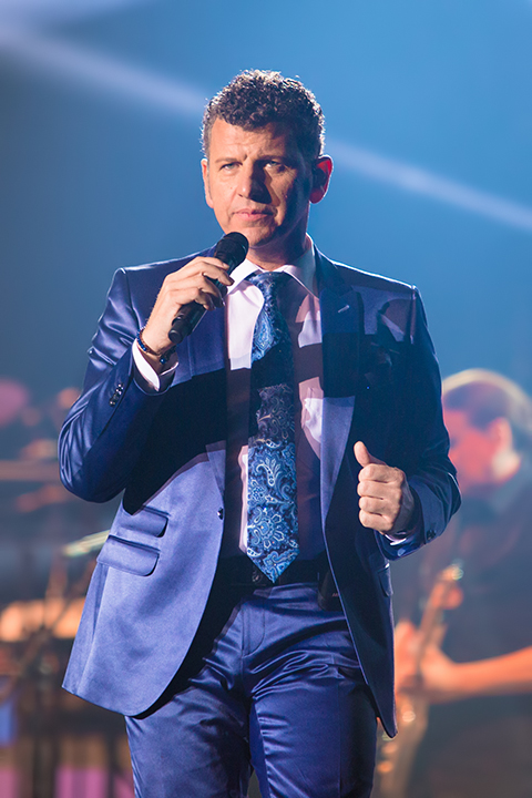 Semino Rossi @ Ethias Arena, picture 2, photographed by Elke Briers - FrontView Magazine