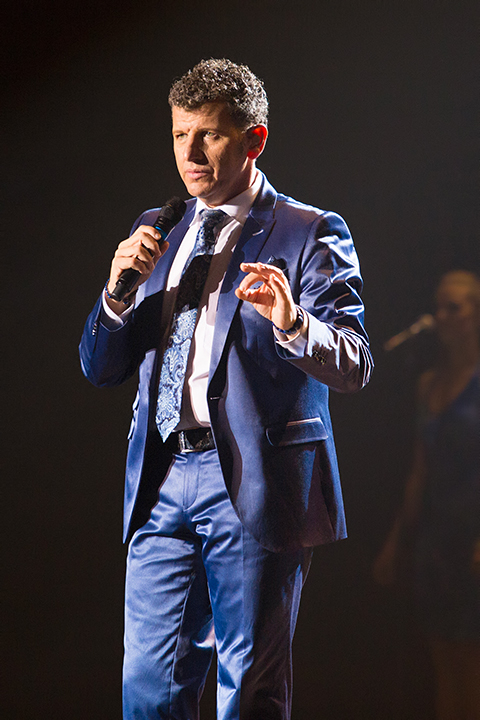 Semino Rossi @ Ethias Arena, picture 6, photographed by Elke Briers - FrontView Magazine