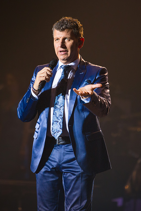Semino Rossi @ Ethias Arena, picture 7, photographed by Elke Briers - FrontView Magazine