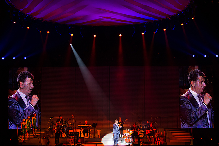 Semino Rossi @ Ethias Arena, picture 9, photographed by Elke Briers - FrontView Magazine