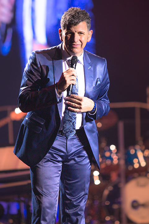 Semino Rossi @ Ethias Arena, picture 11, photographed by Elke Briers - FrontView Magazine