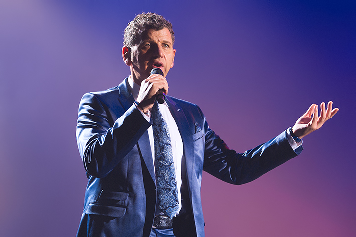 Semino Rossi @ Ethias Arena, picture 14, photographed by Elke Briers - FrontView Magazine