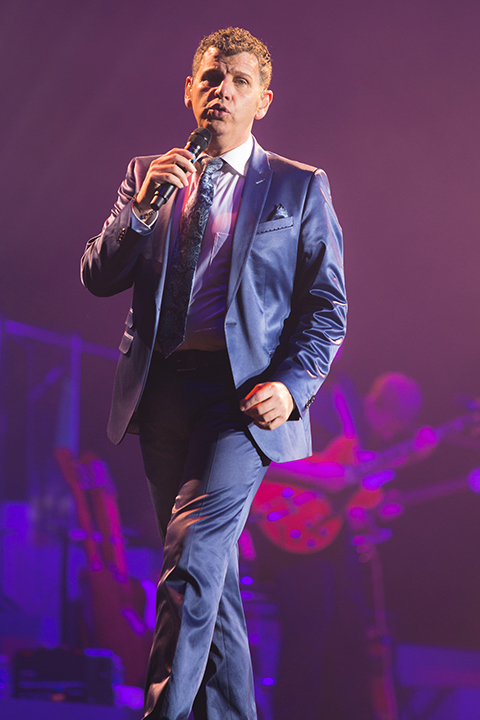 Semino Rossi @ Ethias Arena, picture 16, photographed by Elke Briers - FrontView Magazine