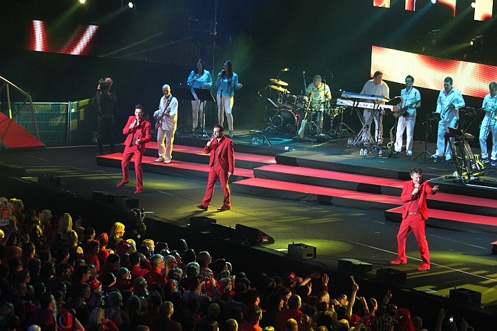 Zingpaleis 2013 @ Ethias Arena Hasselt, picture 2, photographed by Heidi Elen - FrontView Magazine