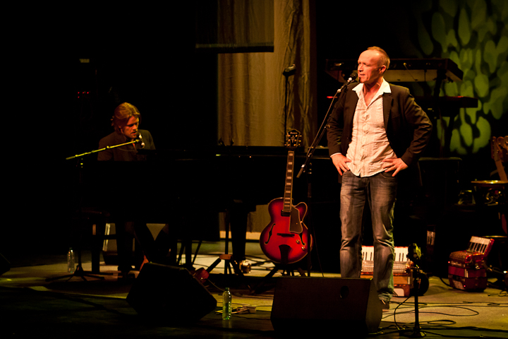 Stef Bos & Band @ de Warande, picture 16, photographed by Carine Wouters - FrontView Magazine