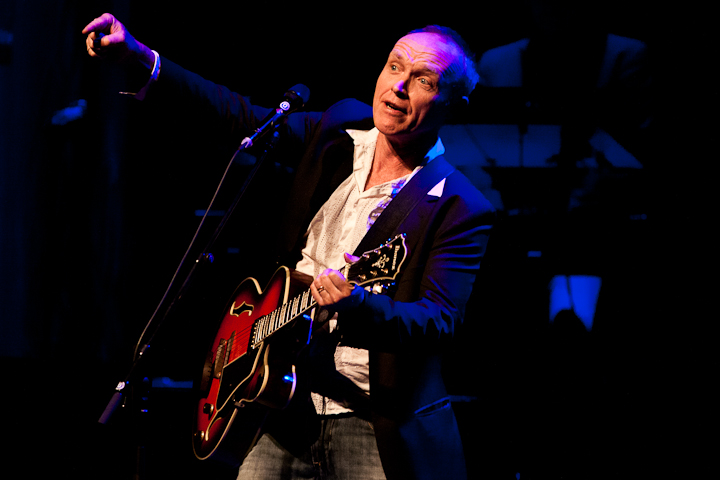 Stef Bos & Band @ de Warande, picture 19, photographed by Carine Wouters - FrontView Magazine