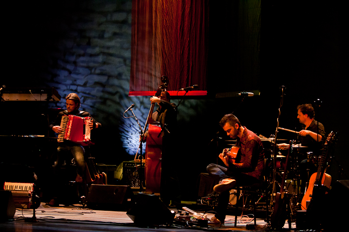 Stef Bos & Band @ de Warande, picture 23, photographed by Carine Wouters - FrontView Magazine