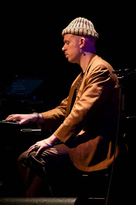 scott Matthew @ de Warande, picture 2, photographed by Carine Wouters - FrontView Magazine