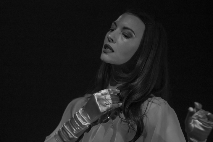 Chrysta Bell @ CC Evergem, picture 3, photographed by Walter Grimm - FrontView Magazine