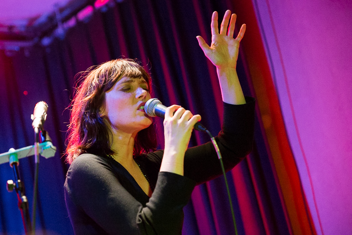 Sarah Blasko @ Het Depot, picture 1, photographed by Kurt Jacobs - FrontView Magazine