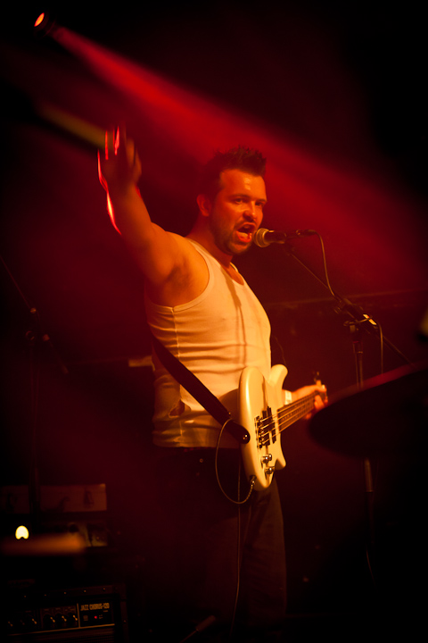 De Geweldigheid @ 013, picture 4, photographed by Gunter Van Hoye - FrontView Magazine