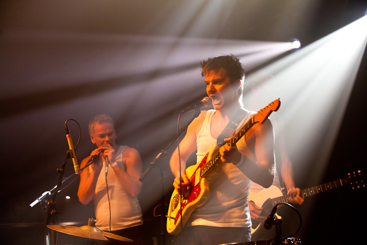 De Geweldigheid @ 013, picture 10, photographed by Gunter Van Hoye - FrontView Magazine