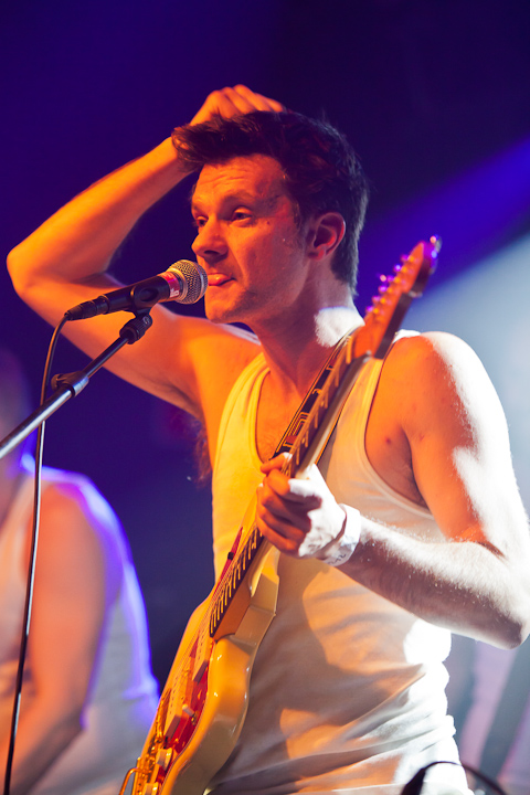 De Geweldigheid @ 013, picture 12, photographed by Gunter Van Hoye - FrontView Magazine