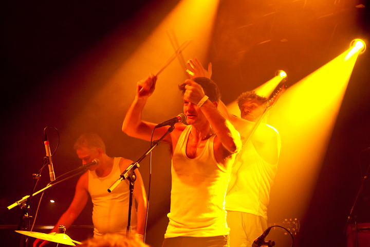 De Geweldigheid @ 013, picture 14, photographed by Gunter Van Hoye - FrontView Magazine
