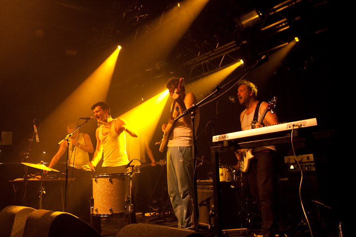 De Geweldigheid @ 013, picture 15, photographed by Gunter Van Hoye - FrontView Magazine