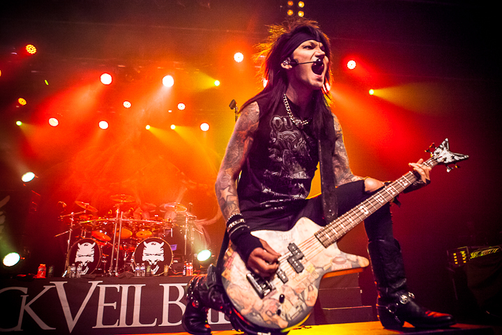 Black Veil Brides @ Trix, picture 3, photographed by Dorien Goetschalckx - FrontView Magazine