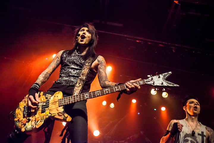 Black Veil Brides @ Trix, picture 30, photographed by Dorien Goetschalckx - FrontView Magazine