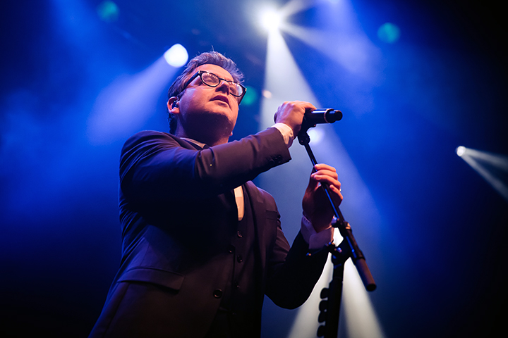 Guus Meeuwis - Het Kan Hier Zo Mooi Zijn @ 013, picture 5, photographed by Elke Briers - FrontView Magazine
