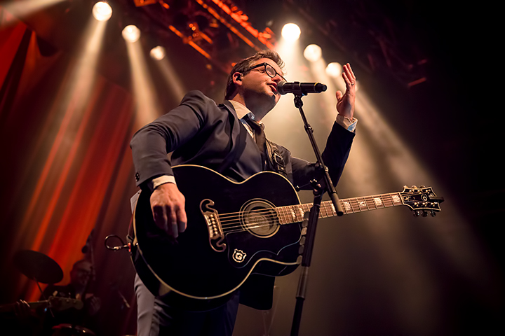 Guus Meeuwis - Het Kan Hier Zo Mooi Zijn @ 013, picture 9, photographed by Elke Briers - FrontView Magazine
