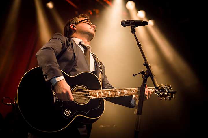 Guus Meeuwis - Het Kan Hier Zo Mooi Zijn @ 013, picture 10, photographed by Elke Briers - FrontView Magazine