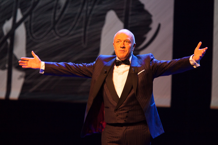 Geert Hoste King @ Stadsschouwburg, picture 3, photographed by Koen Rondelez - FrontView Magazine