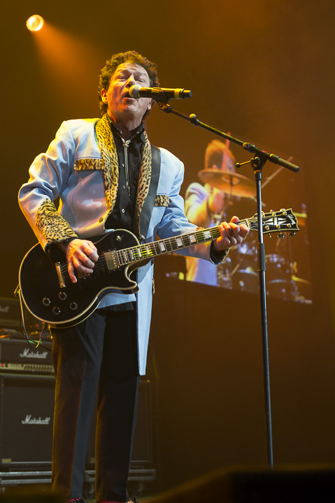 Golden years 25th edition @ sportpaleis, picture 1, photographed by Steven Stausens - FrontView Magazine