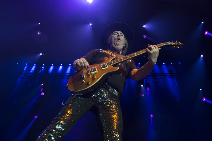 Golden years 25th edition @ sportpaleis, picture 84, photographed by Steven Stausens - FrontView Magazine