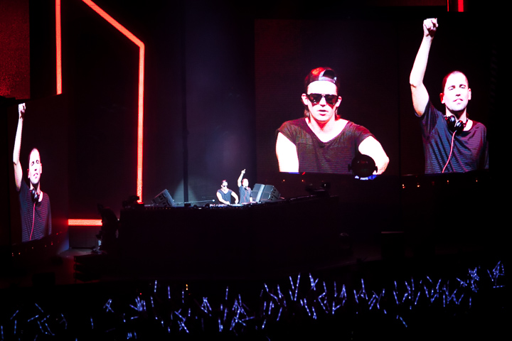Dimitri Vegas & Like Mike @ Sportpaleis, picture 4, photographed by Jef Matthee - FrontView Magazine
