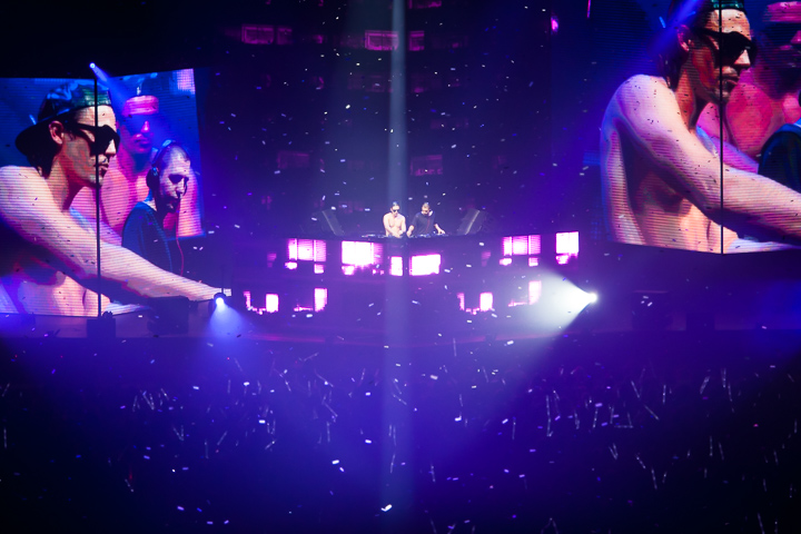 Dimitri Vegas & Like Mike @ Sportpaleis, picture 14, photographed by Jef Matthee - FrontView Magazine