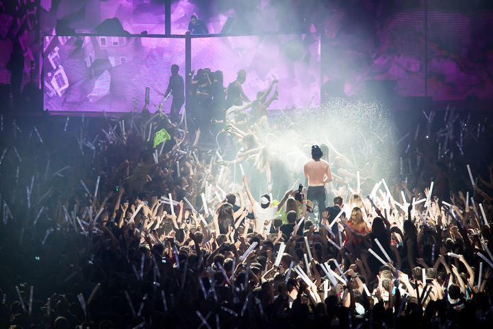 Dimitri Vegas & Like Mike @ Sportpaleis, picture 27, photographed by Jef Matthee - FrontView Magazine