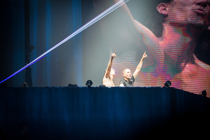 Dimitri Vegas & Like Mike @ Sportpaleis, picture 36, photographed by Jef Matthee - FrontView Magazine