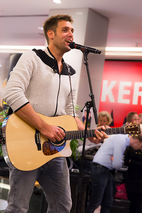 Nick & Simon en Barbara Dex @ Fnac Wijnegem, picture 10, photographed by Elke Briers - FrontView Magazine