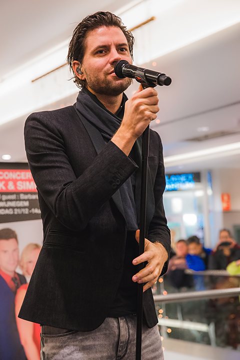 Nick & Simon en Barbara Dex @ Fnac Wijnegem, picture 11, photographed by Elke Briers - FrontView Magazine