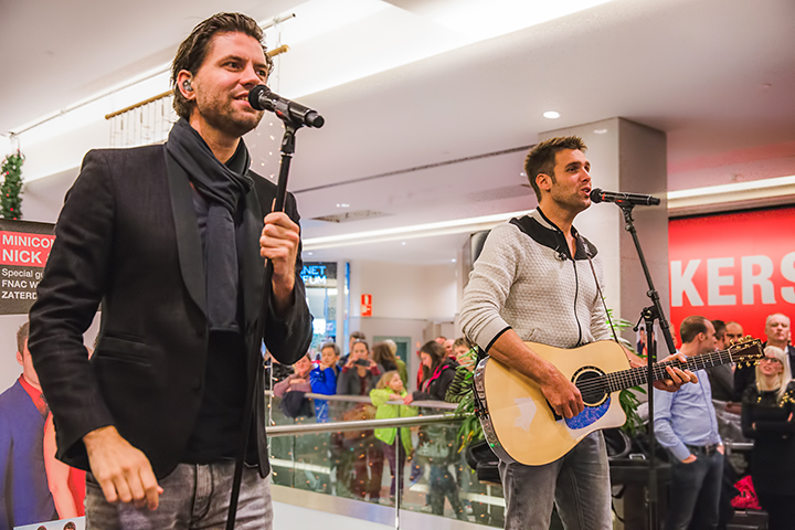 Nick & Simon en Barbara Dex @ Fnac Wijnegem, picture 12, photographed by Elke Briers - FrontView Magazine