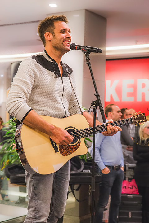 Nick & Simon en Barbara Dex @ Fnac Wijnegem, picture 13, photographed by Elke Briers - FrontView Magazine