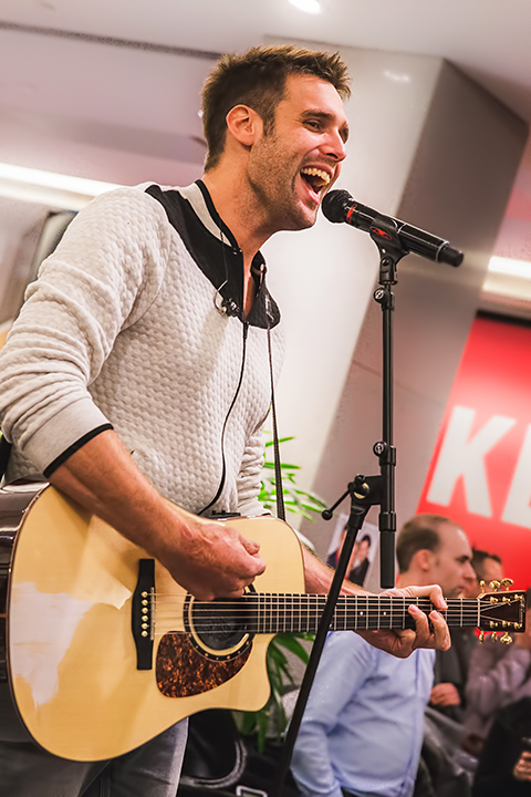 Nick & Simon en Barbara Dex @ Fnac Wijnegem, picture 15, photographed by Elke Briers - FrontView Magazine